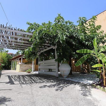 Madlen Apartments Nea Skioni Esterno foto